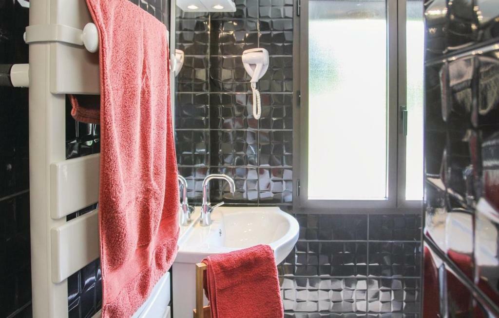 Maison 4 Etoiles Et Studio 3 Etoiles Independants Avec Piscine リル・シュル・ラ・ソルギュ エクステリア 写真