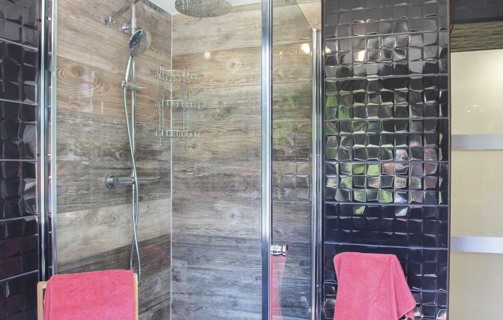 Maison 4 Etoiles Et Studio 3 Etoiles Independants Avec Piscine リル・シュル・ラ・ソルギュ エクステリア 写真